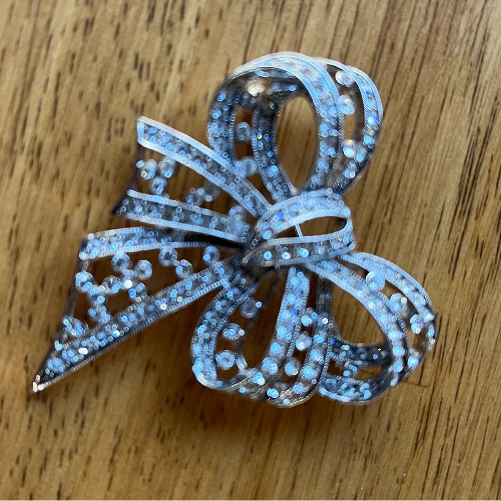 Holiday Bow Brooch